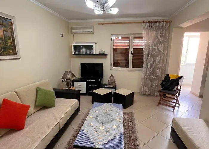 Peaceful, Cozy In A Neighborhood * تيرانا